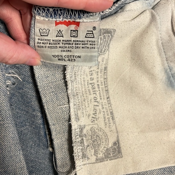 Vintage Levi’s distressed jean shorts by Re Collection - Picture 9 of 11